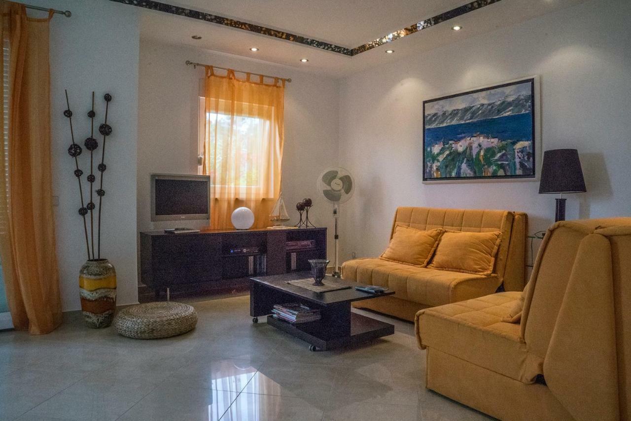 Apartment Annabela Banjol Екстер'єр фото